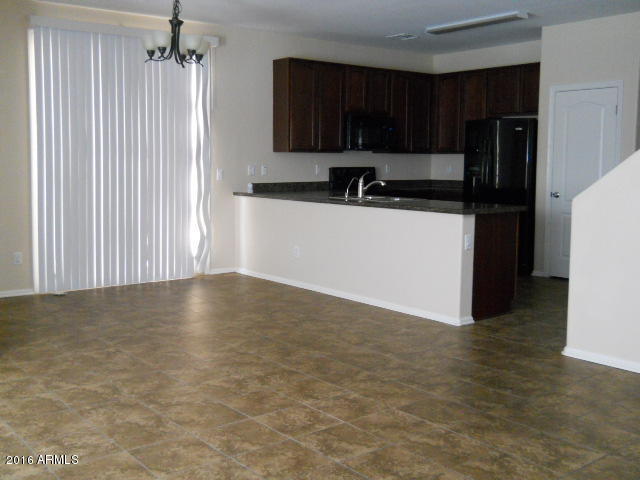 952 S Hawk Ln, Gilbert, AZ 85296 photo 3
