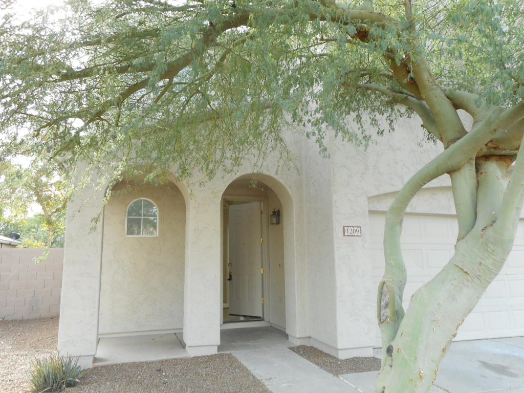 1209 E Grenadine Rd, Phoenix, AZ 85040 photo 2