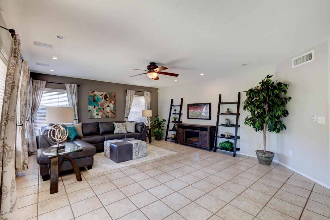 809 S Lagoon Dr, Gilbert, AZ 85233 photo 21
