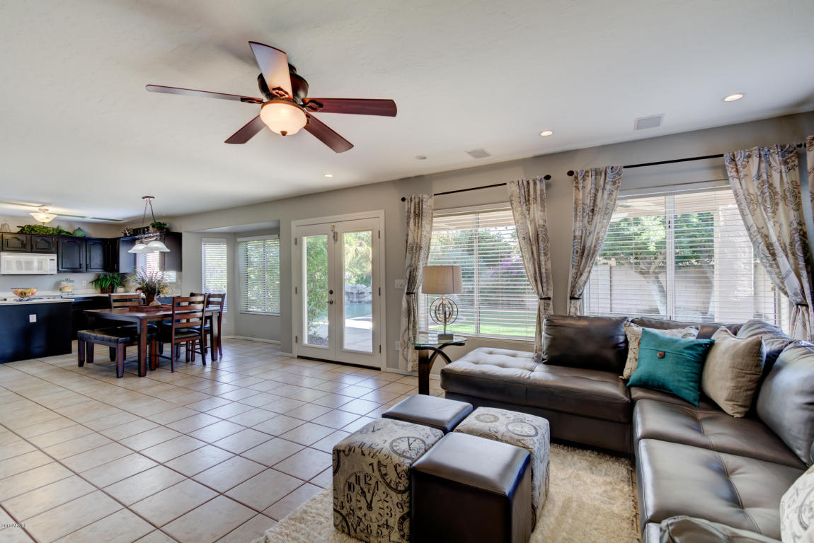 809 S Lagoon Dr, Gilbert, AZ 85233 photo 23