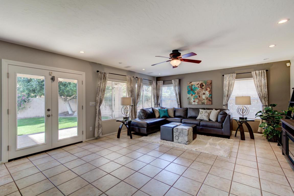 809 S Lagoon Dr, Gilbert, AZ 85233 photo 22