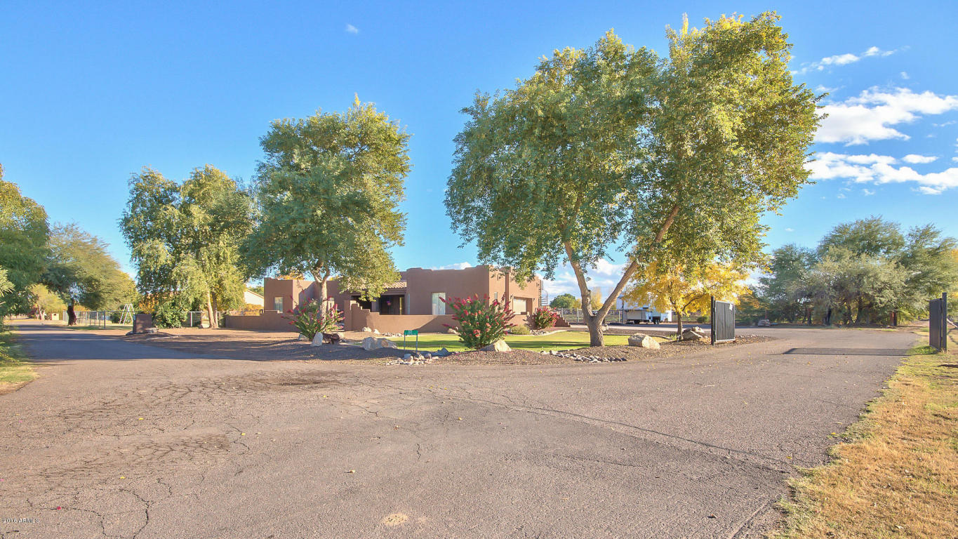621 E Del Rio St, Gilbert, AZ 85295 photo 3