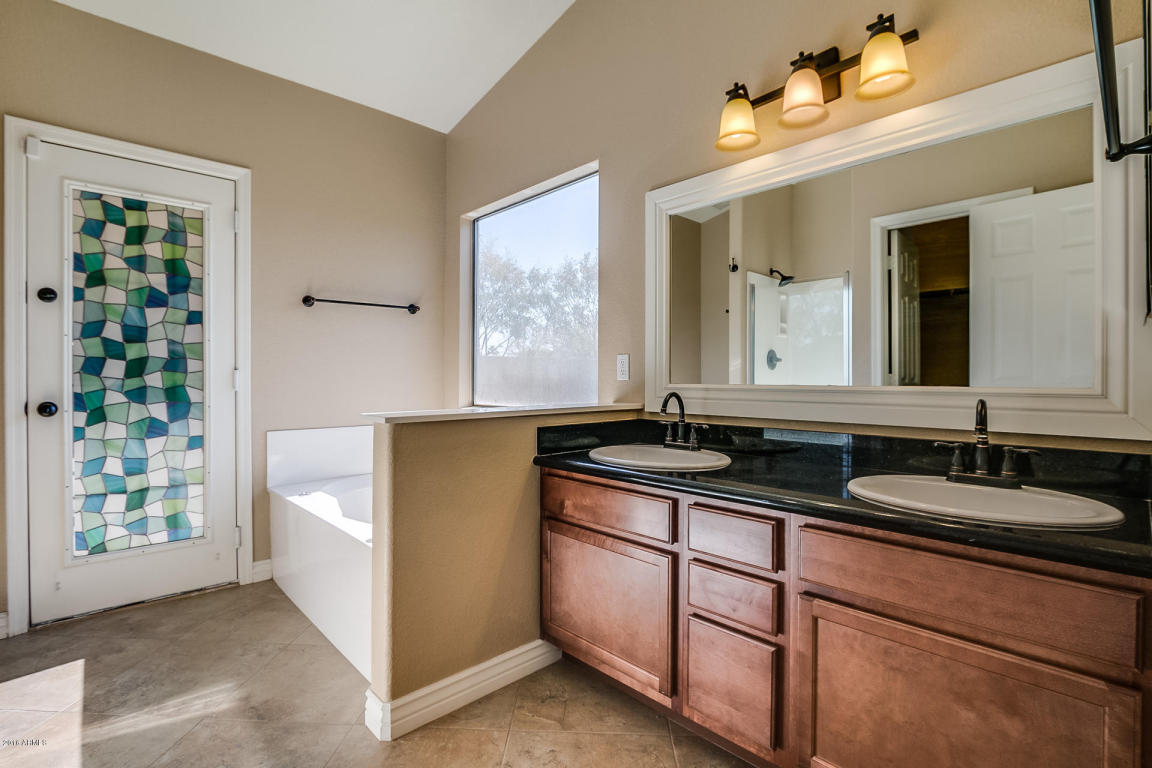 2253 E Robin Ln, Gilbert, AZ 85296 photo 16