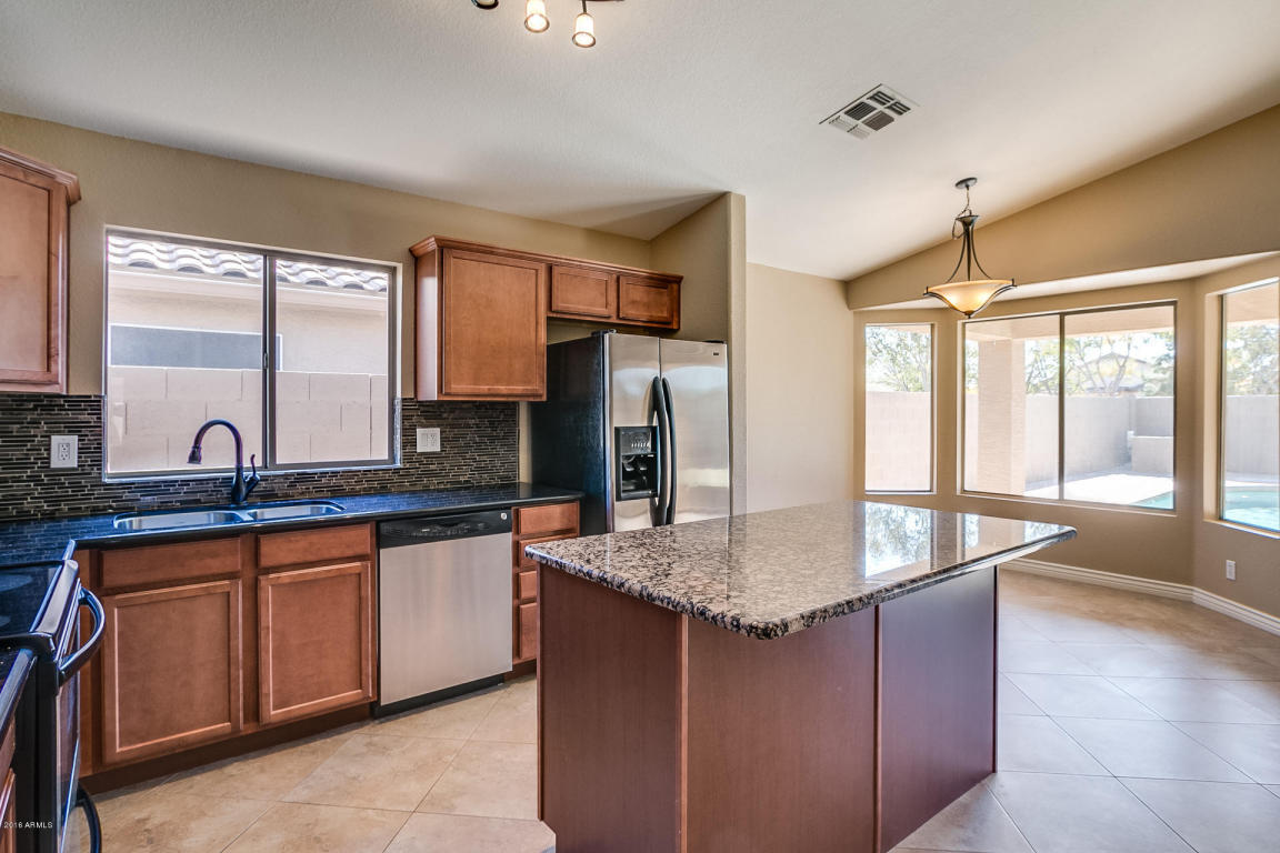 2253 E Robin Ln, Gilbert, AZ 85296 photo 4