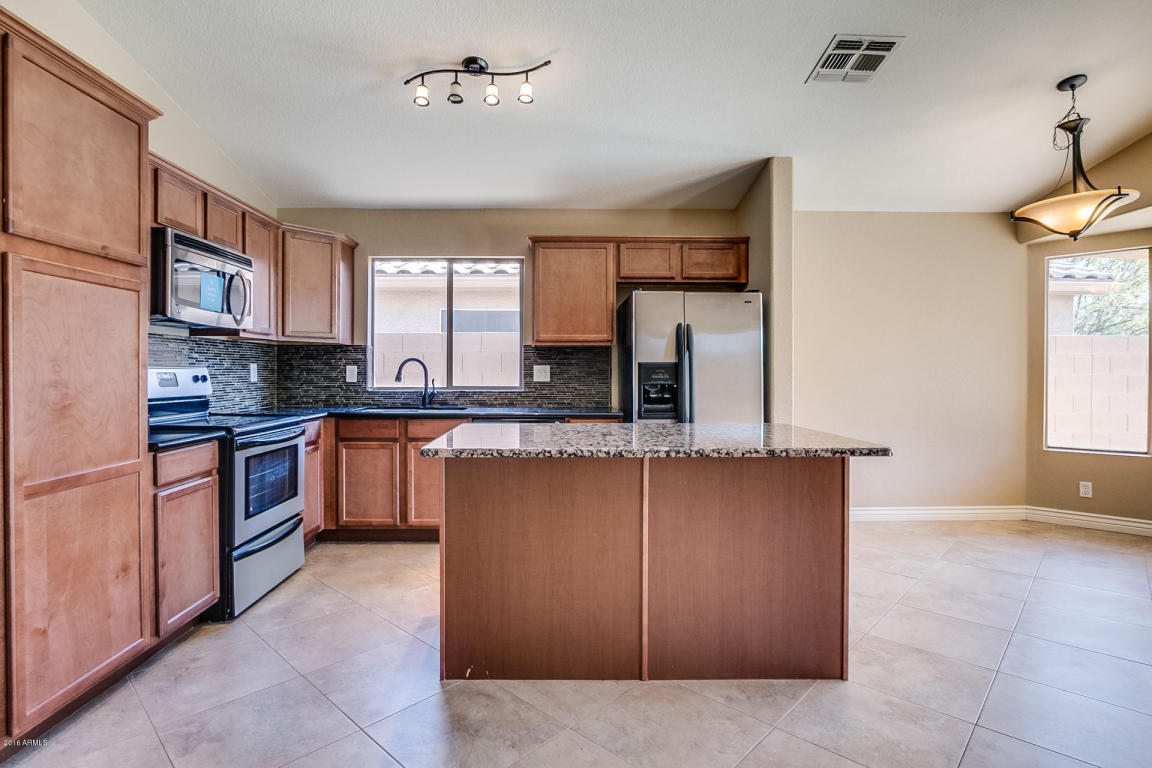 2253 E Robin Ln, Gilbert, AZ 85296 photo 5