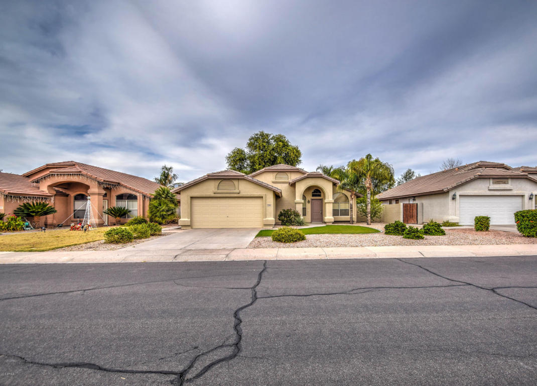 2314 E Willow Wick Rd, Gilbert, AZ 85296 photo 2