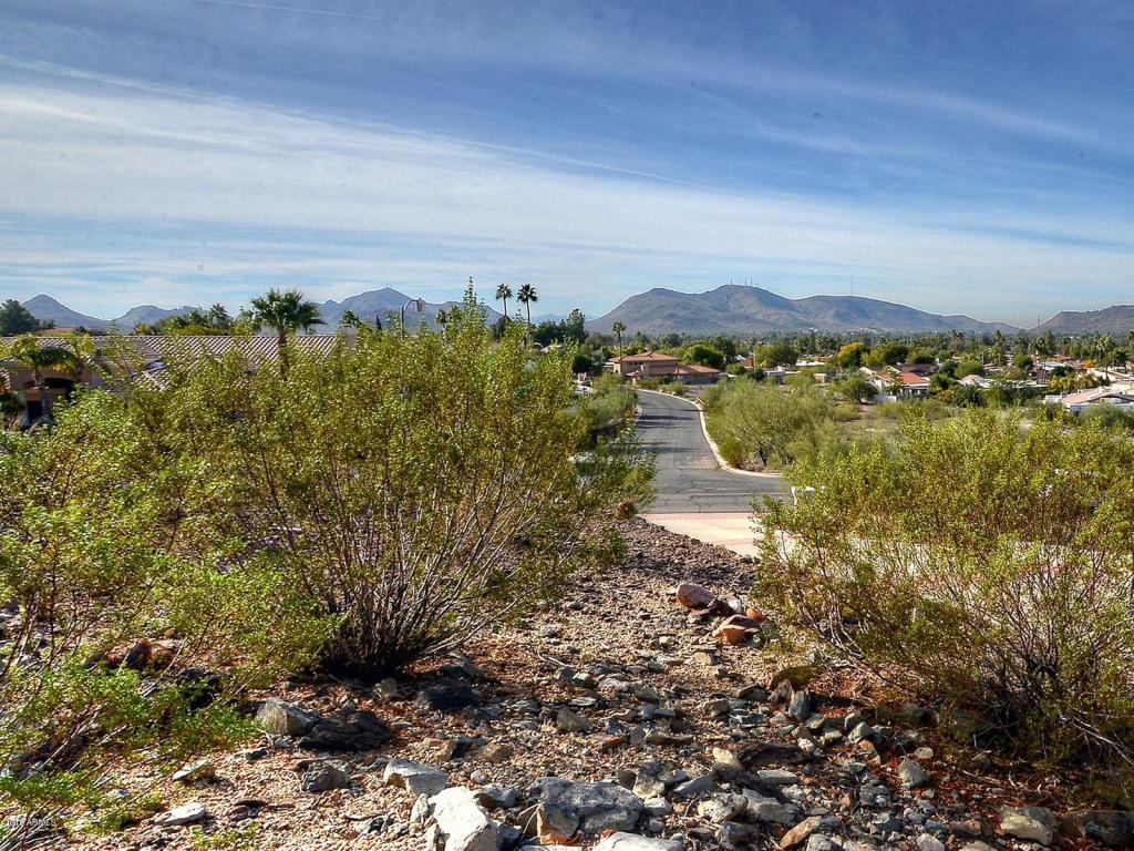 962 E Beck Ln, Phoenix, AZ 85022 photo 2