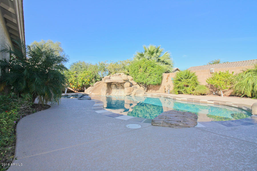934 E Harwell Rd, Phoenix, AZ 85042 photo 13