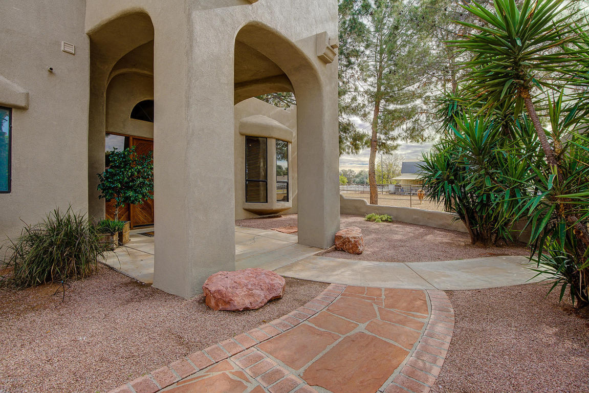 2530 E Desert Ln, Gilbert, AZ 85234 photo 5