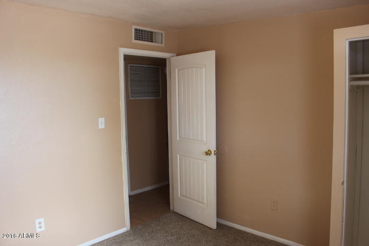 6425 W Mitchell Dr, Phoenix, AZ 85033 photo 5