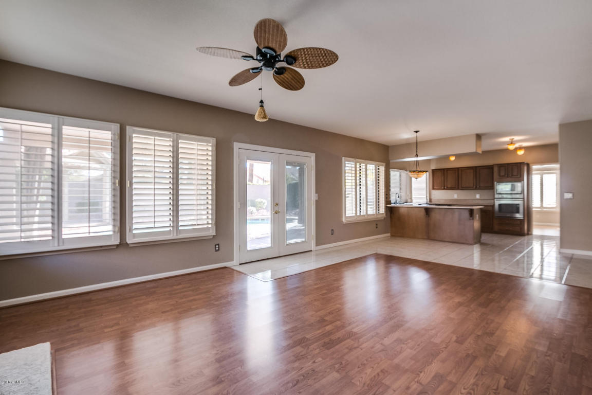 913 W Iris Dr, Gilbert, AZ 85233 photo 9