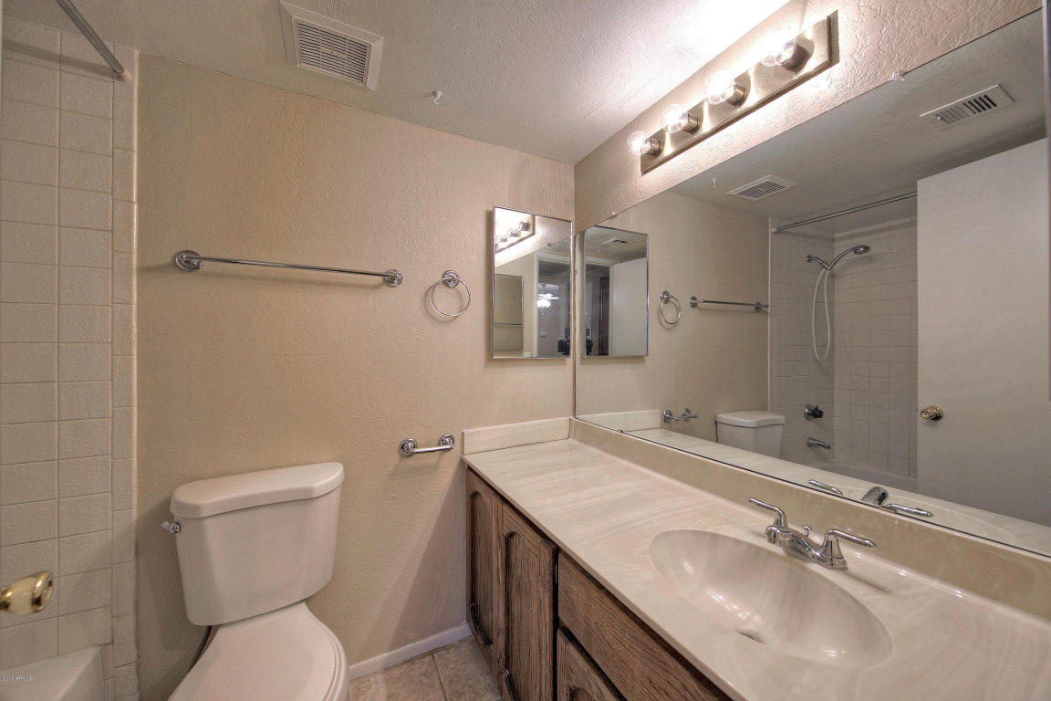 3301 Earll Dr #124, Phoenix, AZ 85018 photo 11