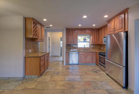 504 E Flynn Ln, Phoenix, AZ 85012 photo 4