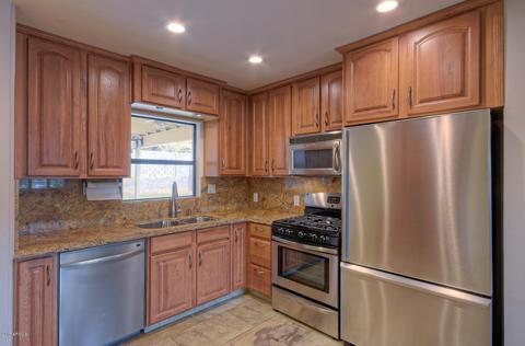 504 E Flynn Ln, Phoenix, AZ 85012 photo 5