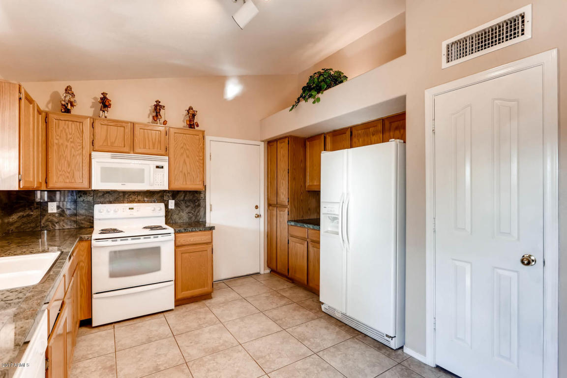 831 E Michigan Ave, Phoenix, AZ 85022 photo 3