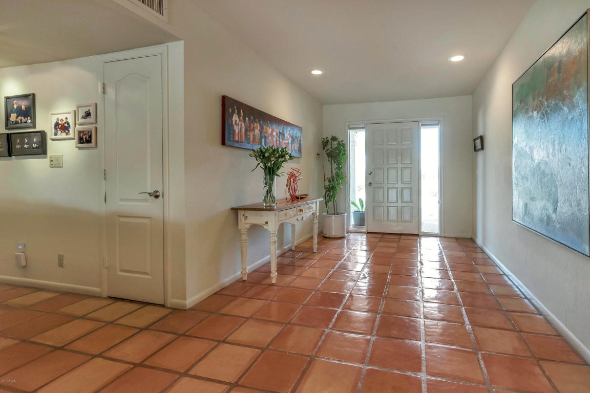 4637 E Cholla St, Phoenix, AZ 85028 photo 2