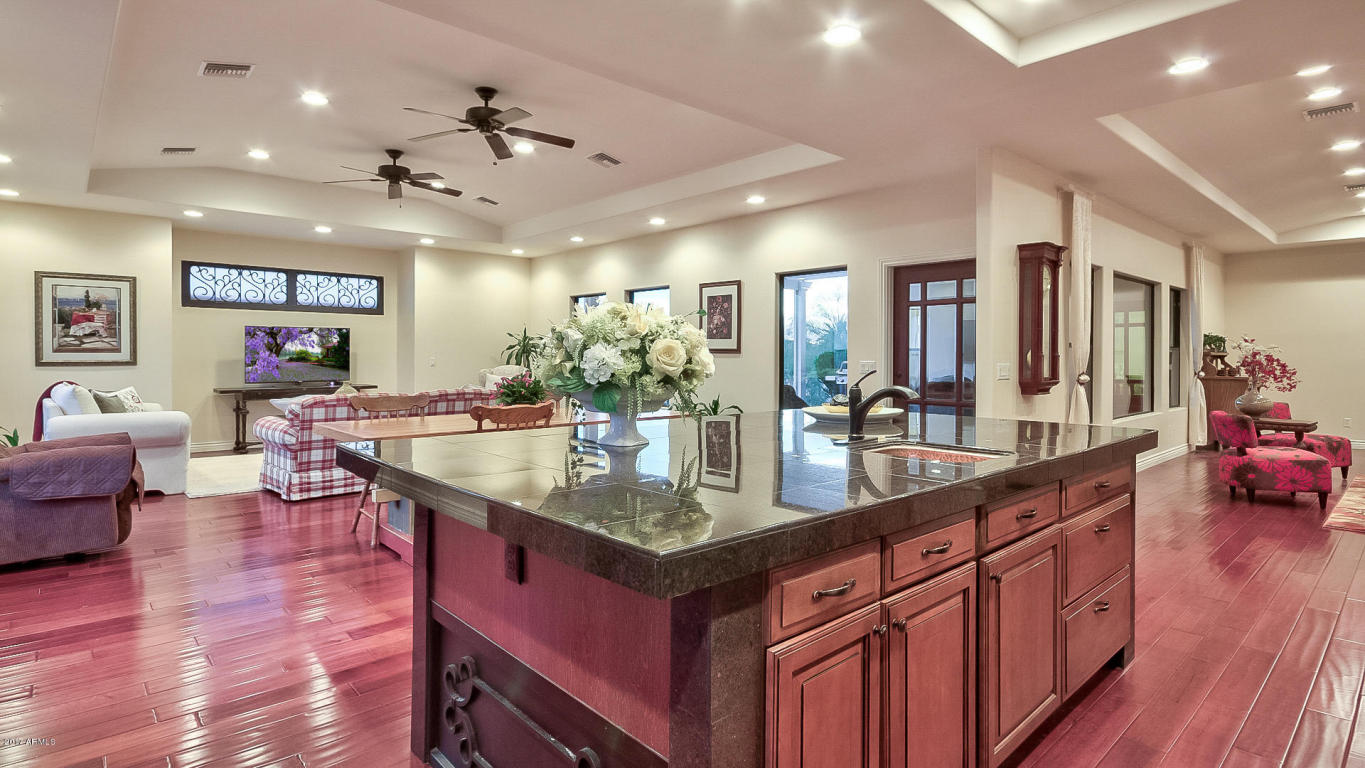 8327 E Leonora St, Mesa, AZ 85207 photo 2