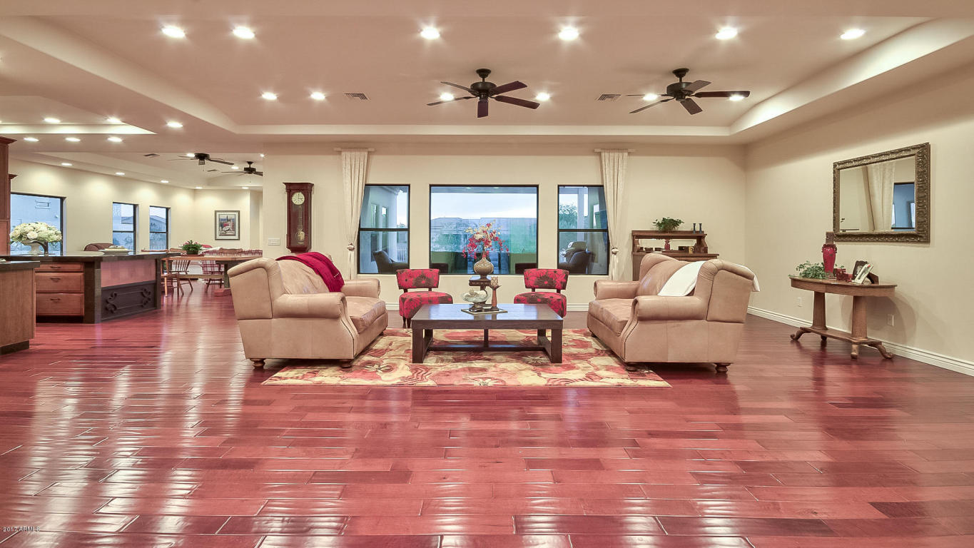 8327 E Leonora St, Mesa, AZ 85207 photo 6