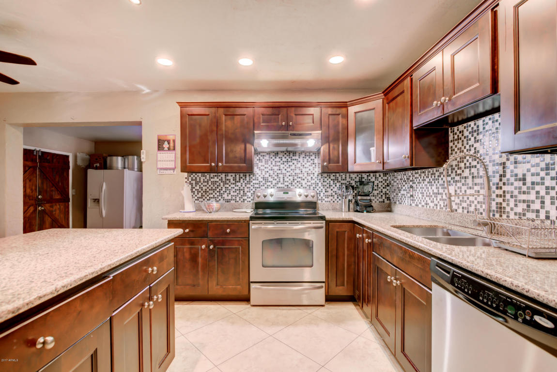 6335 N 37th Dr, Phoenix, AZ 85019 photo 4