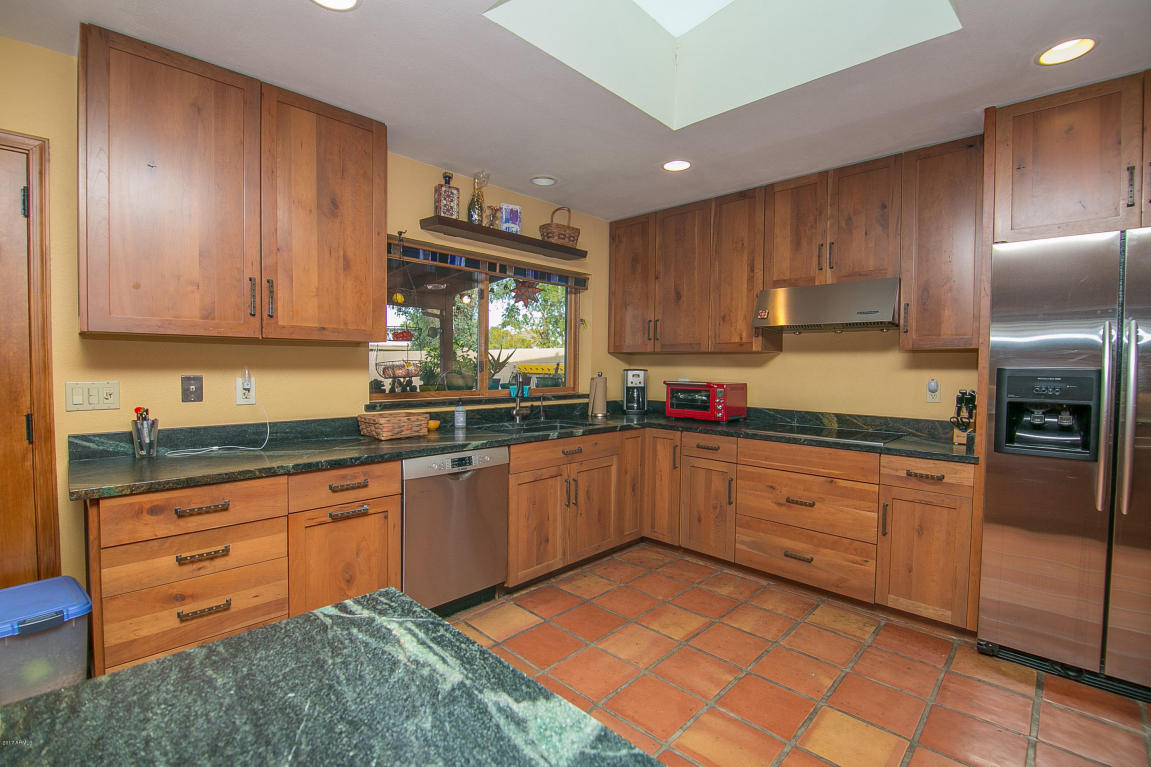 122 E Wood Dr, Phoenix, AZ 85022 photo 4