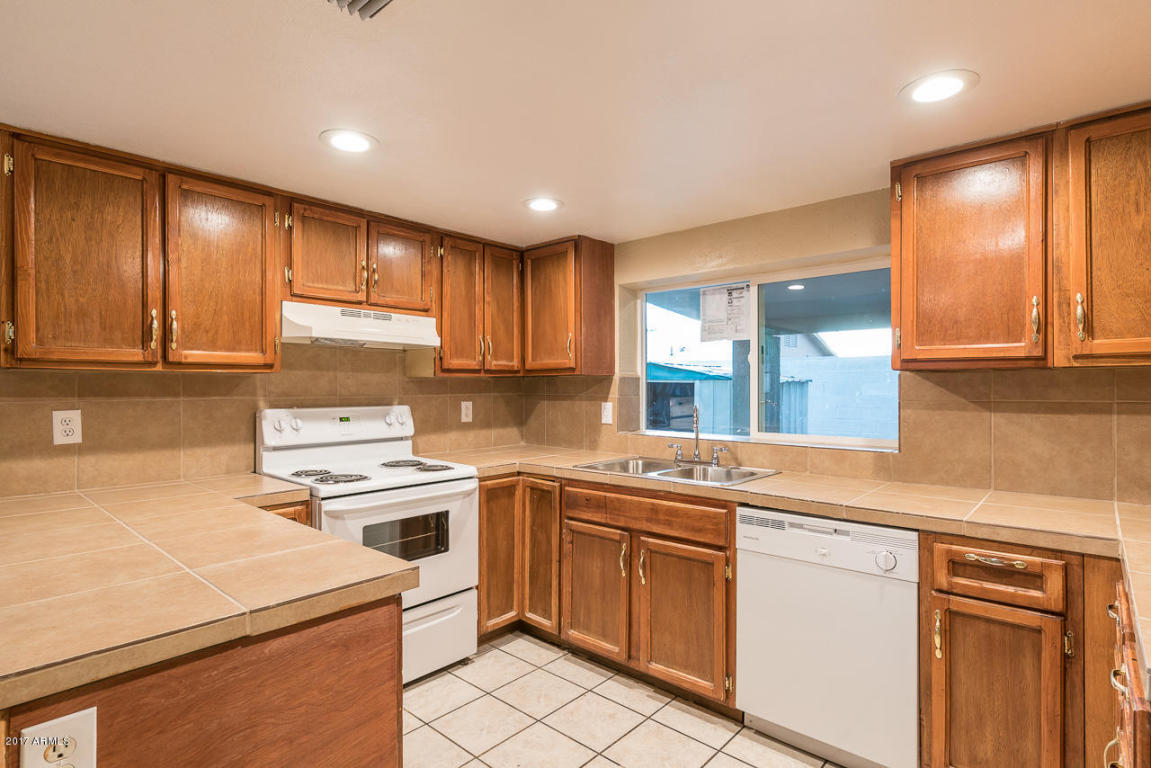 4610 N 75th Dr, Phoenix, AZ 85033 photo 2
