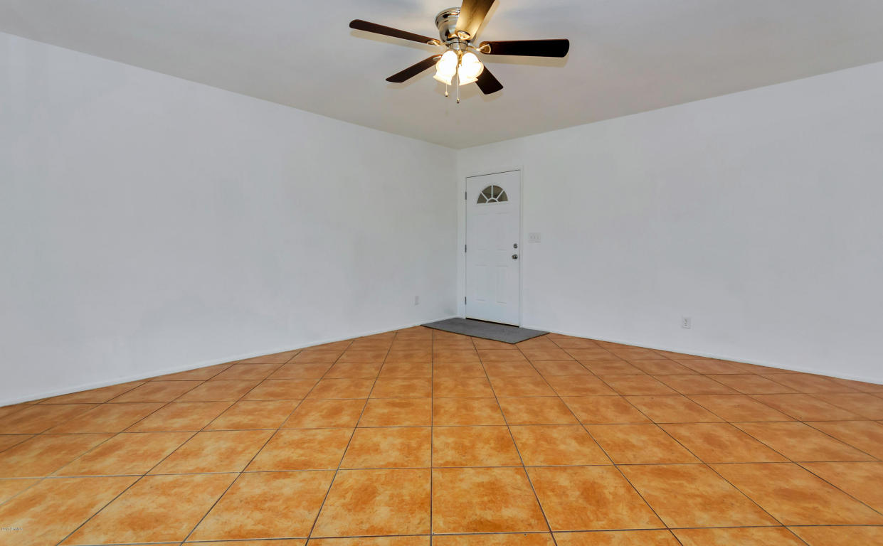 6313 N 37th Dr, Phoenix, AZ 85019 photo 3