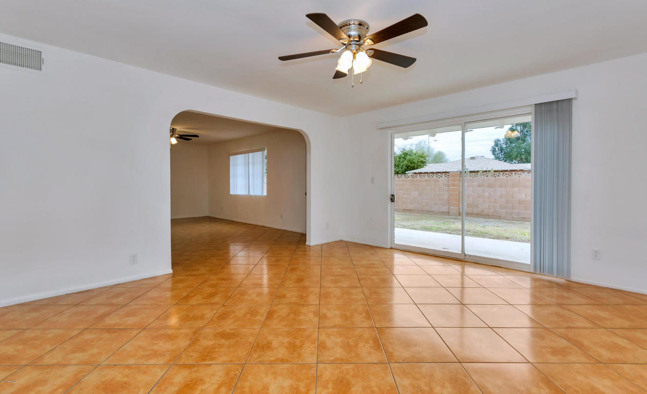 6313 N 37th Dr, Phoenix, AZ 85019 photo 5