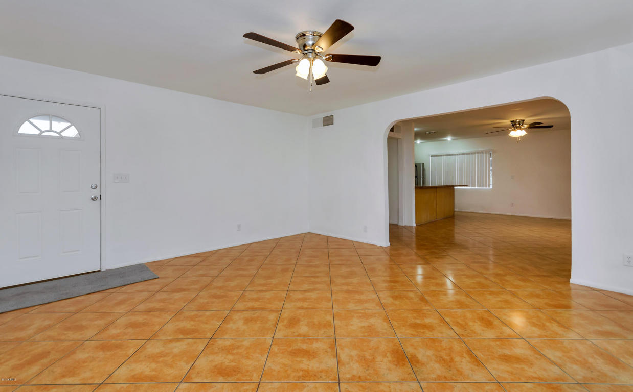 6313 N 37th Dr, Phoenix, AZ 85019 photo 4
