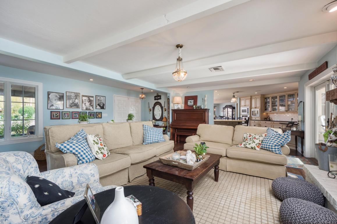 229 W Linger Ln, Phoenix, AZ 85021 photo 9