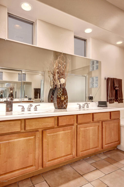 2111 E Valencia Dr, Phoenix, AZ 85042 photo 20
