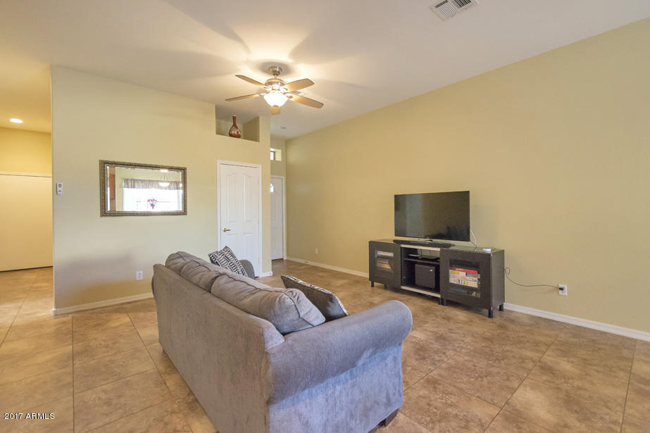 913 S Apache Dream Way, Apache Junction, AZ 85120 photo 4