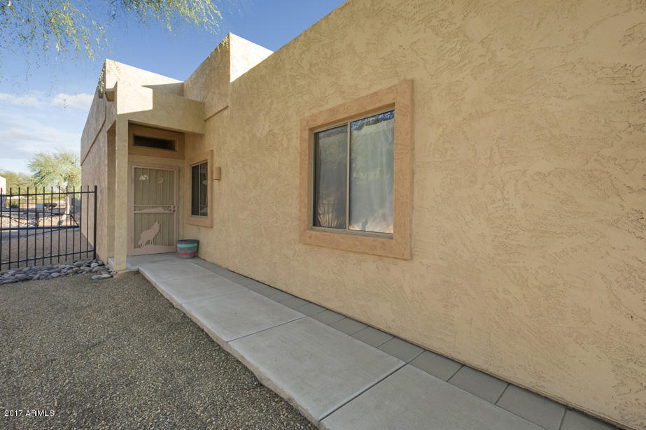 913 S Apache Dream Way, Apache Junction, AZ 85120 photo 2