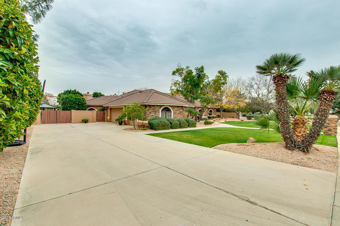 4451 E Desert Ln, Gilbert, AZ 85234 photo 2