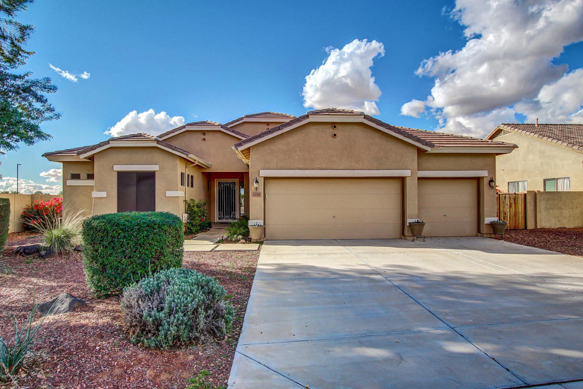6742 S Crestview Dr, Gilbert, AZ 85298 photo 2