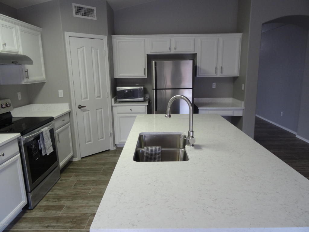2548 E Wescott Dr, Phoenix, AZ 85050 photo 1