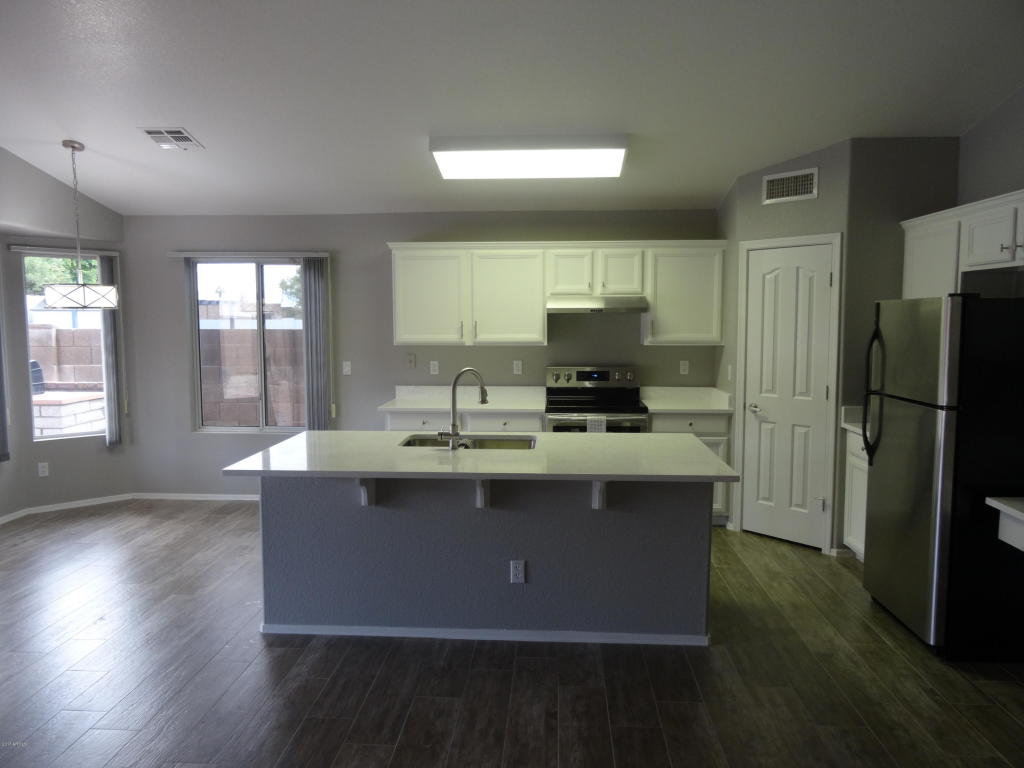 2548 E Wescott Dr, Phoenix, AZ 85050 photo 5