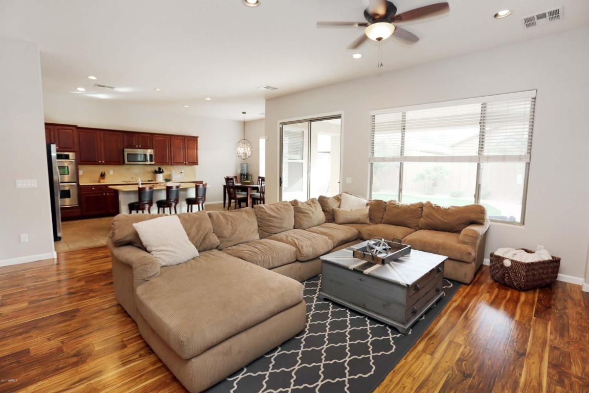 2561 E Iris Dr, Chandler, AZ 85286 photo 2