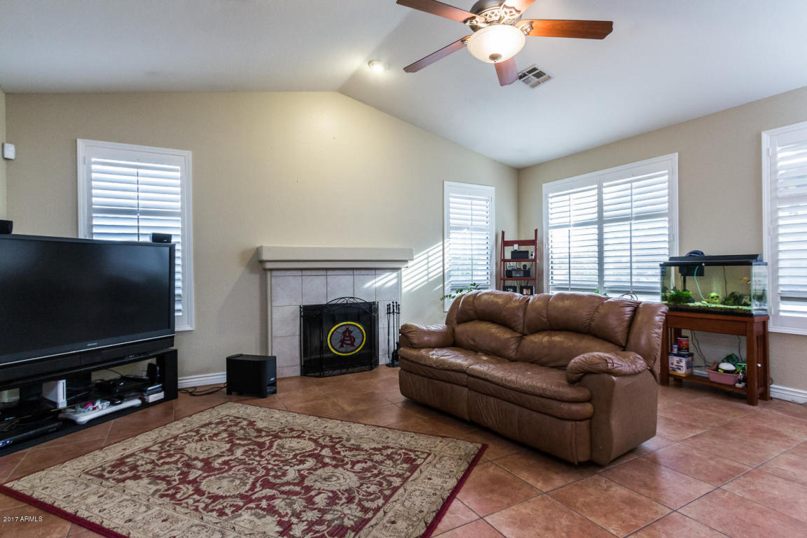 588 W Gary Ct, Gilbert, AZ 85233 photo 16