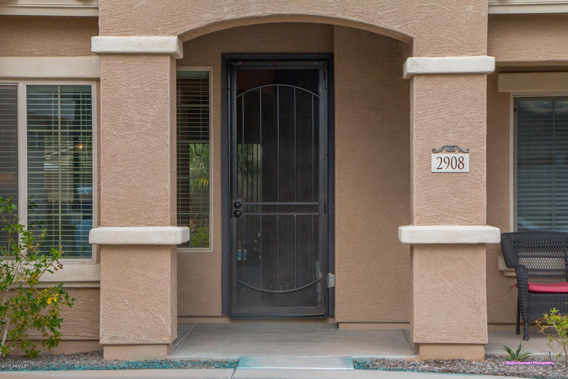2908 E Santa Fe Ln, Gilbert, AZ 85297 photo 2