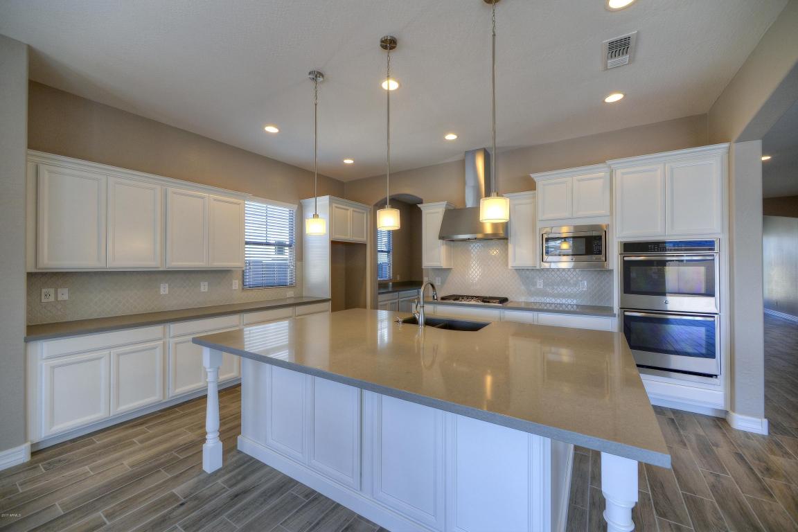 2923 E Austin Dr, Gilbert, AZ 85296 photo 4