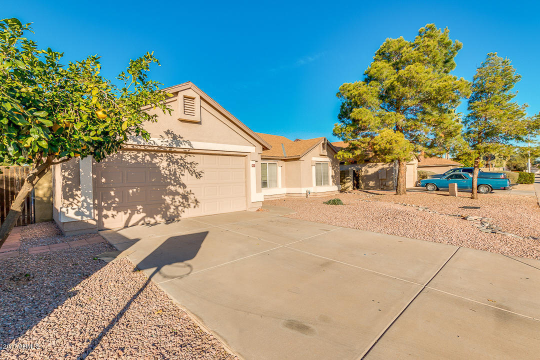 832 N Falcon Dr, Gilbert, AZ 85234 photo 2