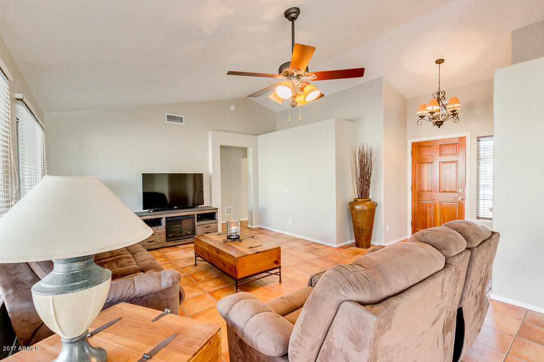 832 N Falcon Dr, Gilbert, AZ 85234 photo 5
