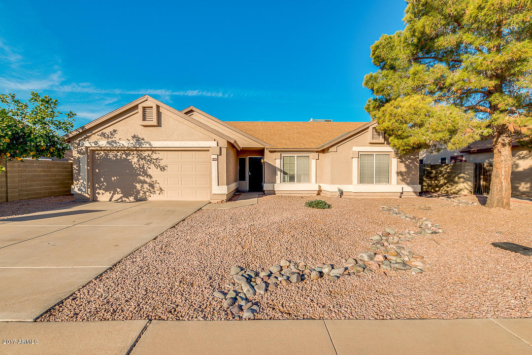 832 N Falcon Dr, Gilbert, AZ 85234 photo 1