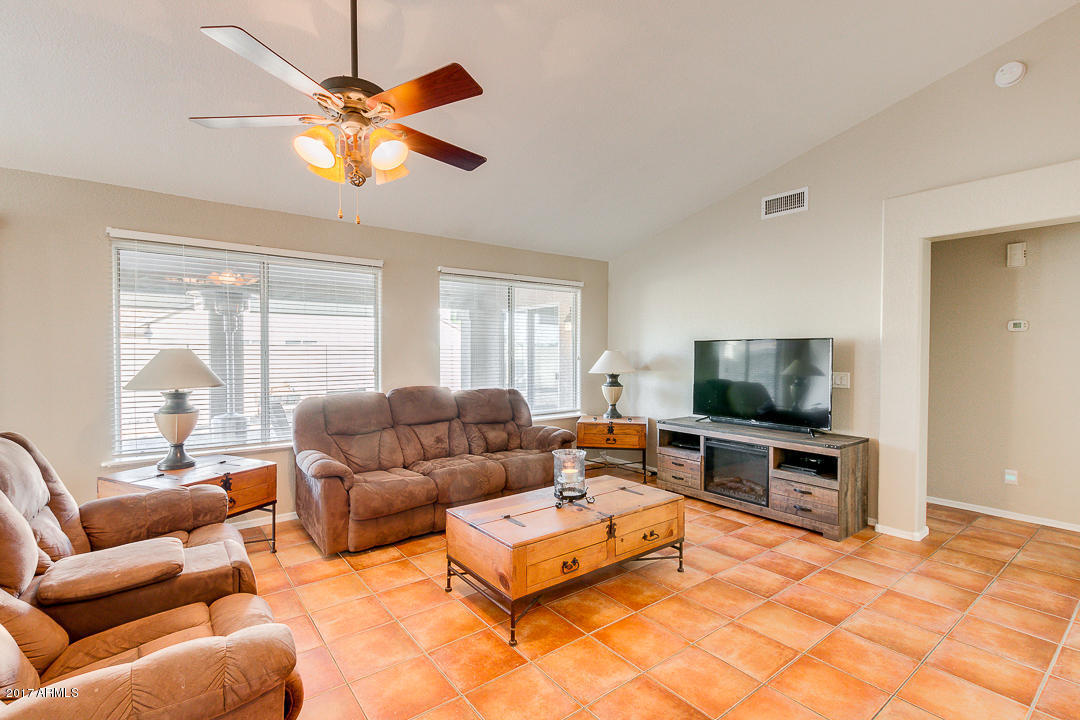 832 N Falcon Dr, Gilbert, AZ 85234 photo 4