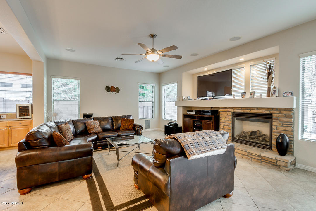 409 E Phelps St, Gilbert, AZ 85295 photo 14