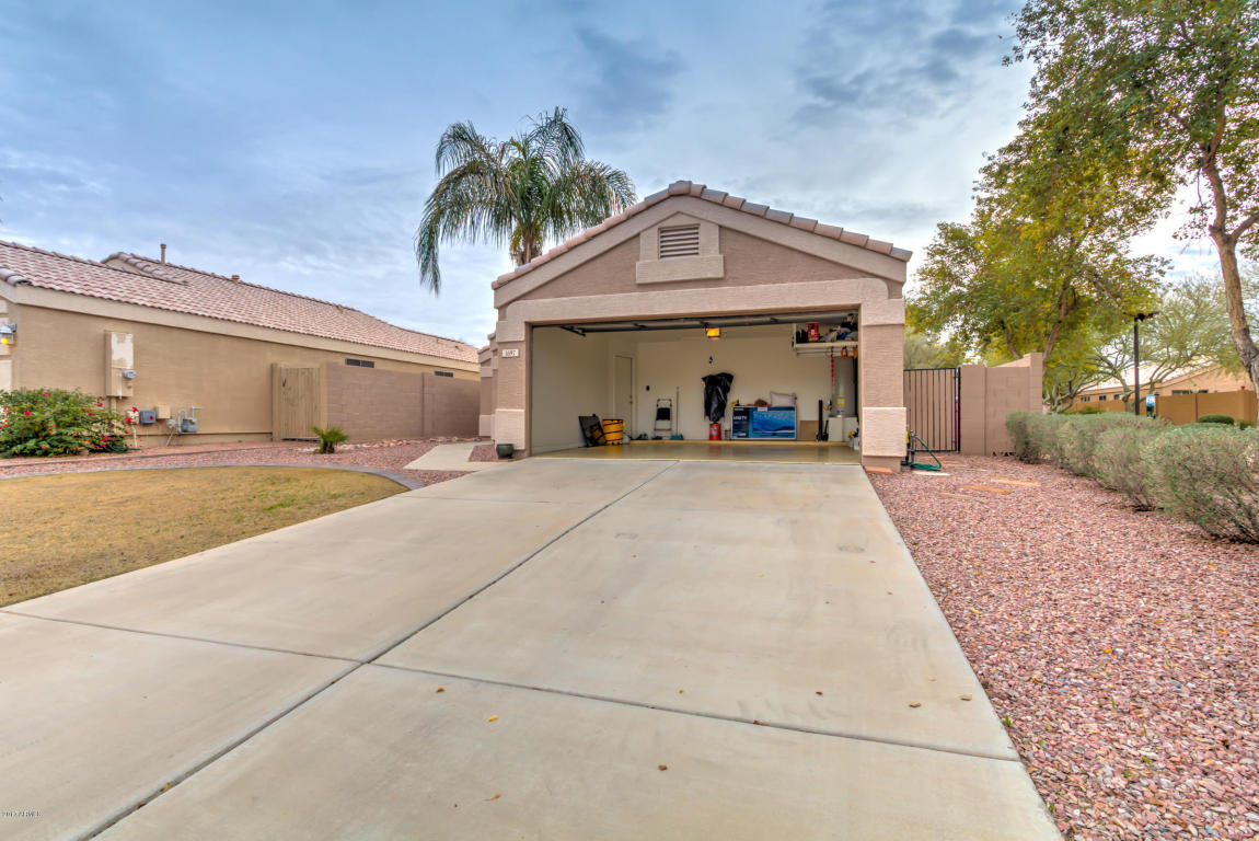 1697 E Horseshoe Ave, Gilbert, AZ 85296 photo 3