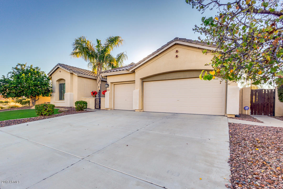 4239 E Dubois Ct, Gilbert, AZ 85298 photo 2