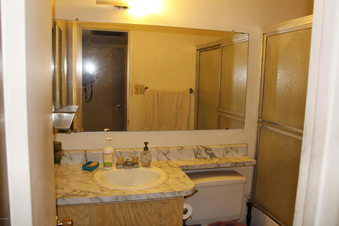 8142 W Earll Dr, Phoenix, AZ 85033 photo 11