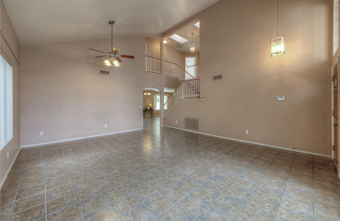 2817 E Hononegh Dr, Phoenix, AZ 85050 photo 3