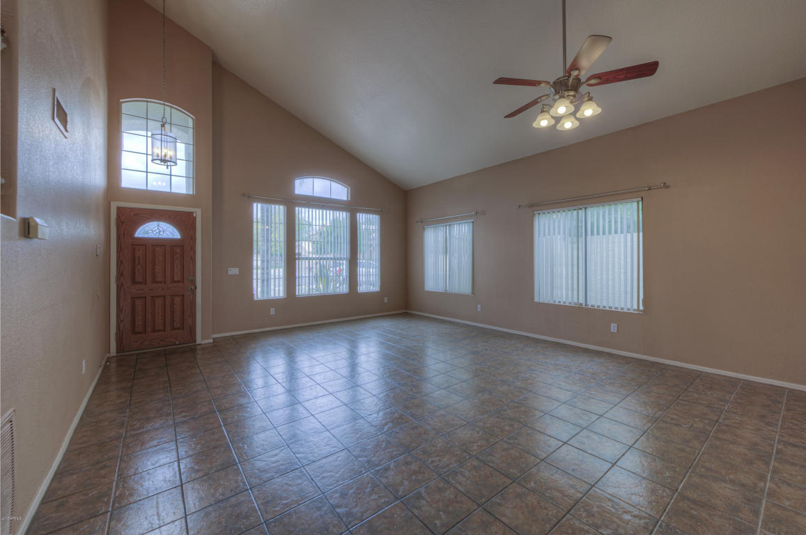 2817 E Hononegh Dr, Phoenix, AZ 85050 photo 2